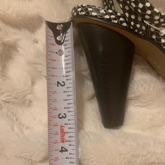 Vince Camuto - strappy sandal - Picture 6 of 7